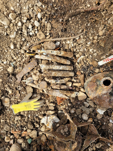 München Stabbrandbomben 4lbs + Waffenteile, 2024.jpg