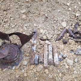 Bombenleitwerk mit Stabbrandbomben München 2019.jpg