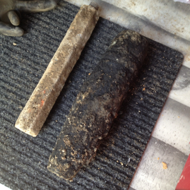 Granate und Stabbrandbombe Neubiberg 2013.JPG