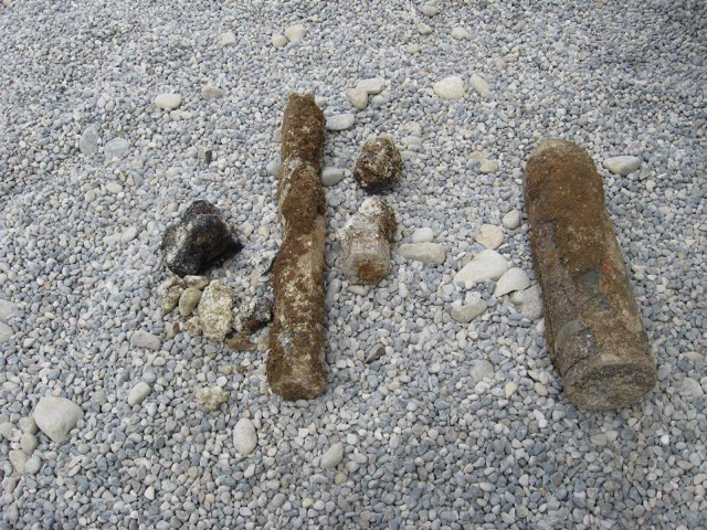 Granate und Stabbrandbombe, München 2012.JPG