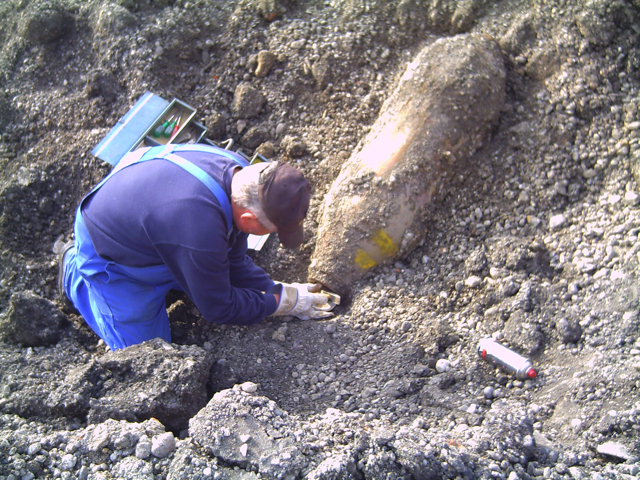 Sprengbombe 500lbs, München- Zentrum 2006.jpg