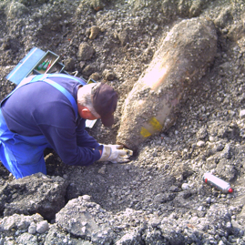 Sprengbombe 500lbs, München- Zentrum 2006.jpg